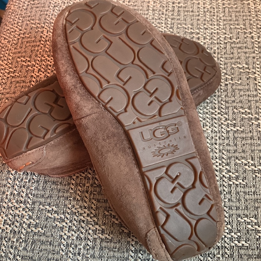 - Ugg Slippers Excellent Condition - image 6